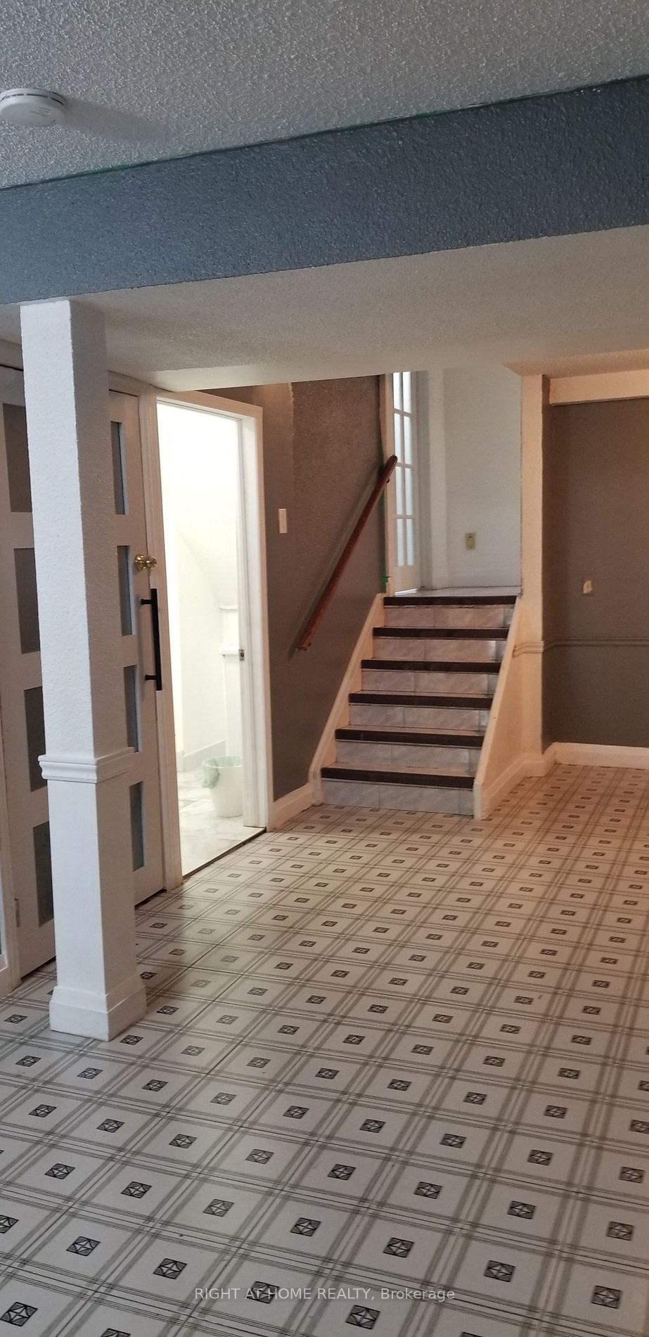 119 Albany Dr