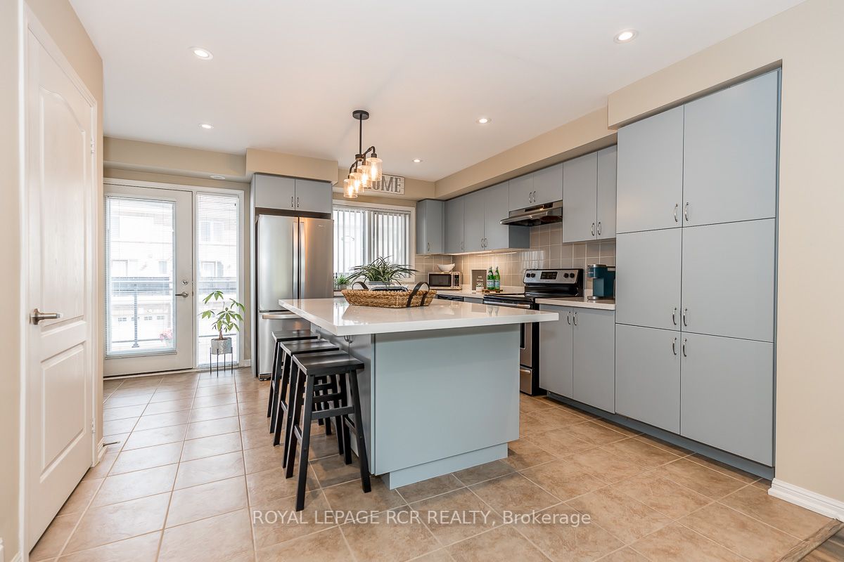 21 Walter Dove Crt, #21