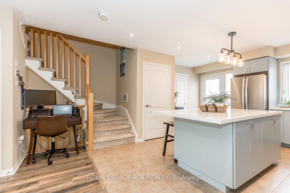 21 Walter Dove Crt, #21