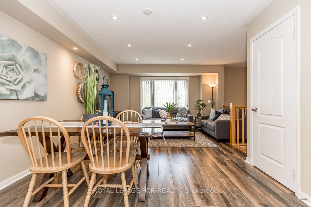 21 Walter Dove Crt, #21