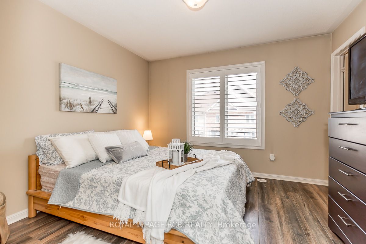 21 Walter Dove Crt, #21