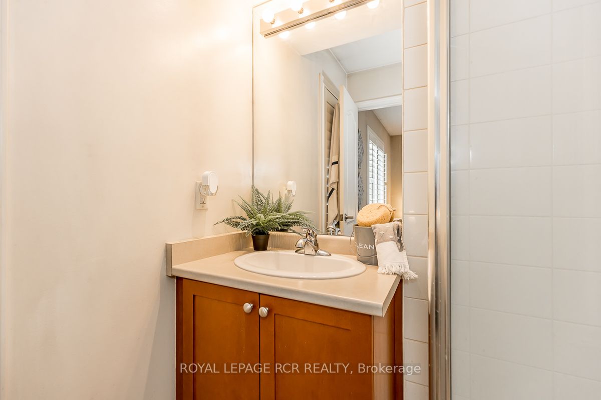 21 Walter Dove Crt, #21