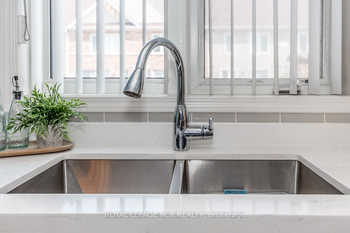 21 Walter Dove Crt, #21