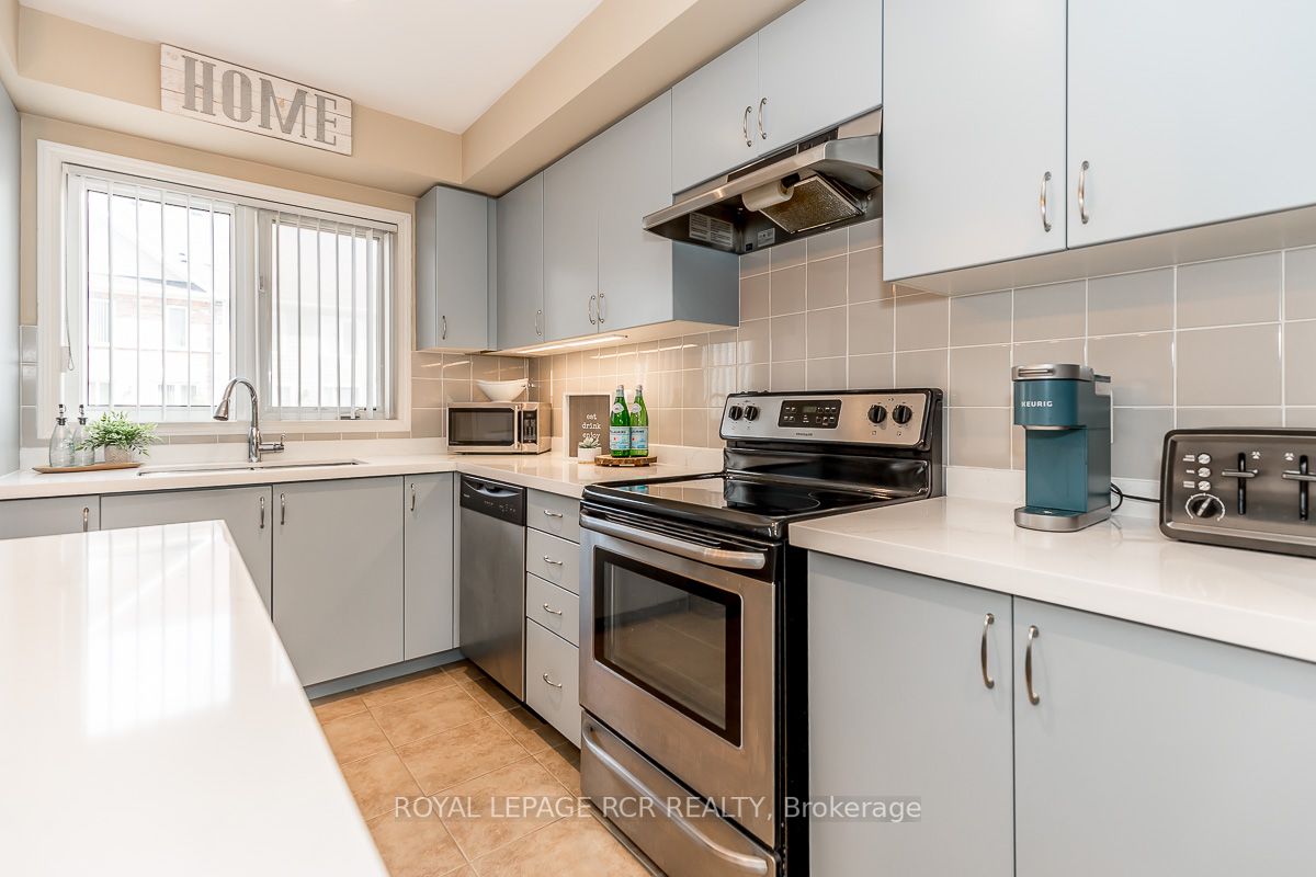 21 Walter Dove Crt, #21