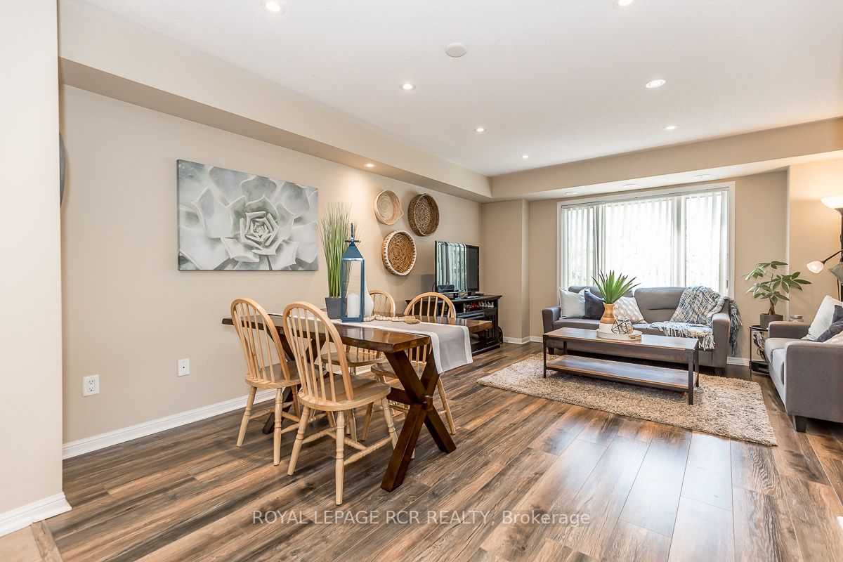 21 Walter Dove Crt, #21