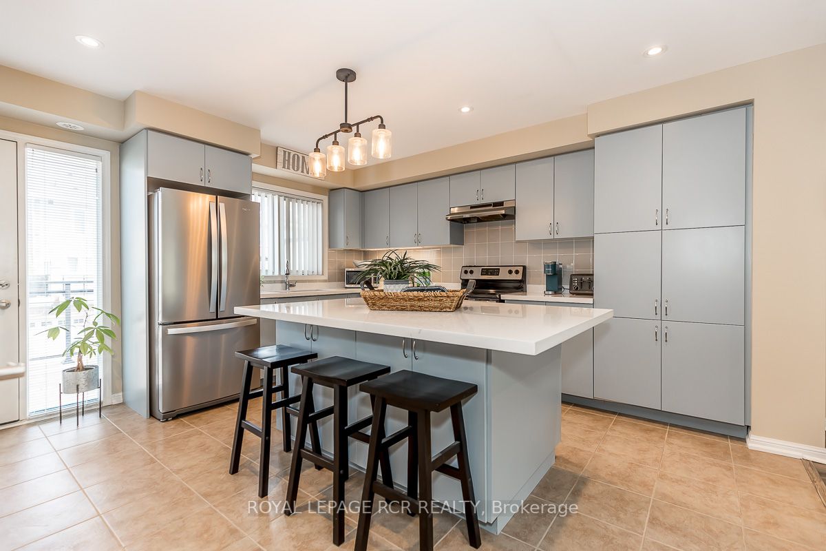 21 Walter Dove Crt, #21