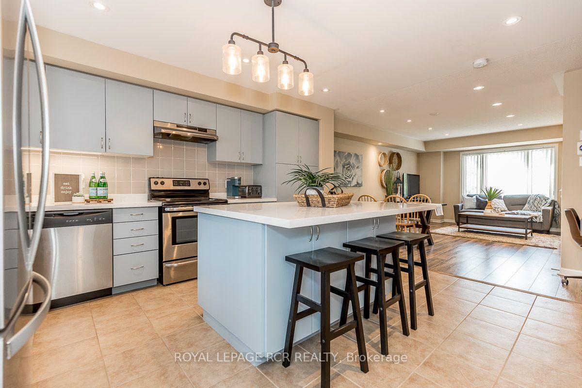 21 Walter Dove Crt, #21