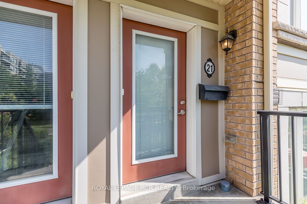 21 Walter Dove Crt, #21