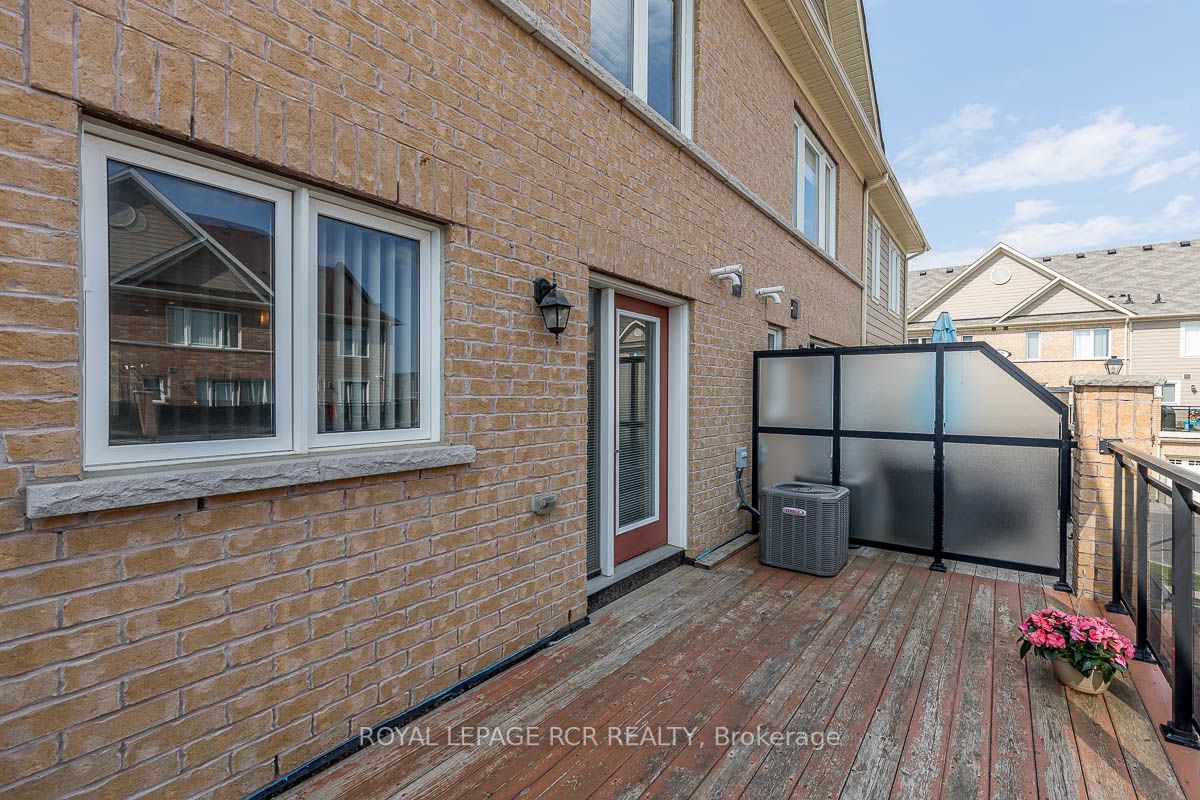 21 Walter Dove Crt, #21