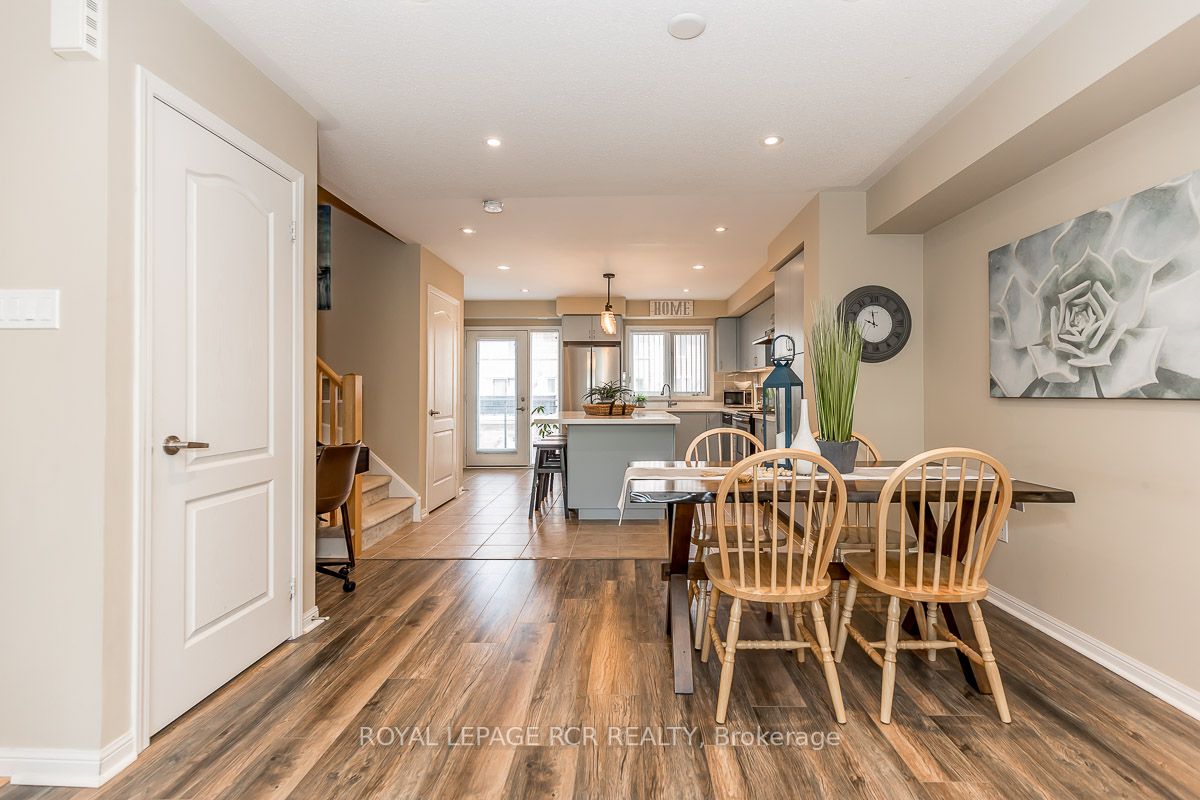 21 Walter Dove Crt, #21