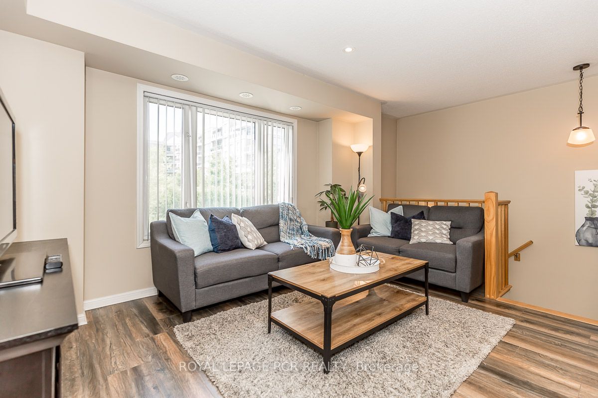 21 Walter Dove Crt, #21