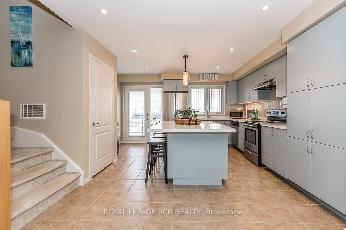 21 Walter Dove Crt, #21