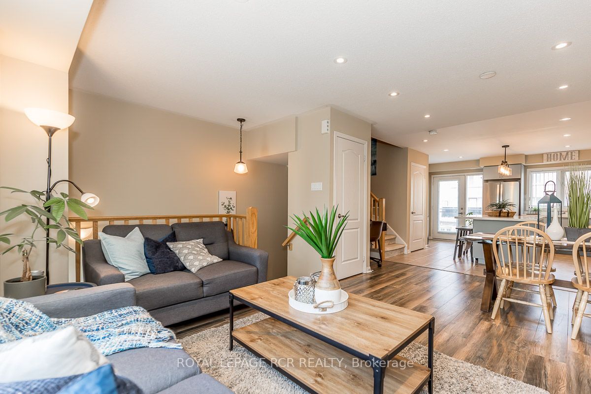 21 Walter Dove Crt, #21