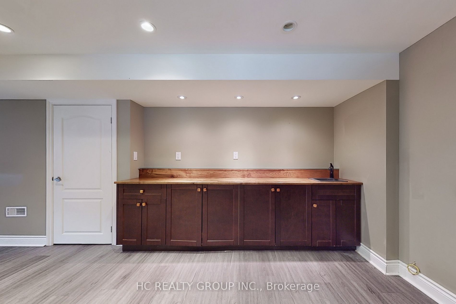 1071 warby Trail