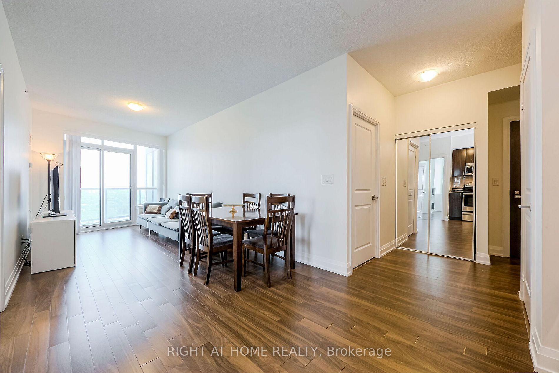7171 Yonge St, #1207