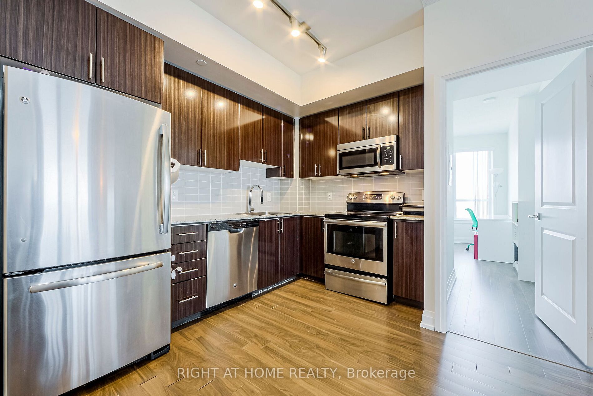 7171 Yonge St, #1207