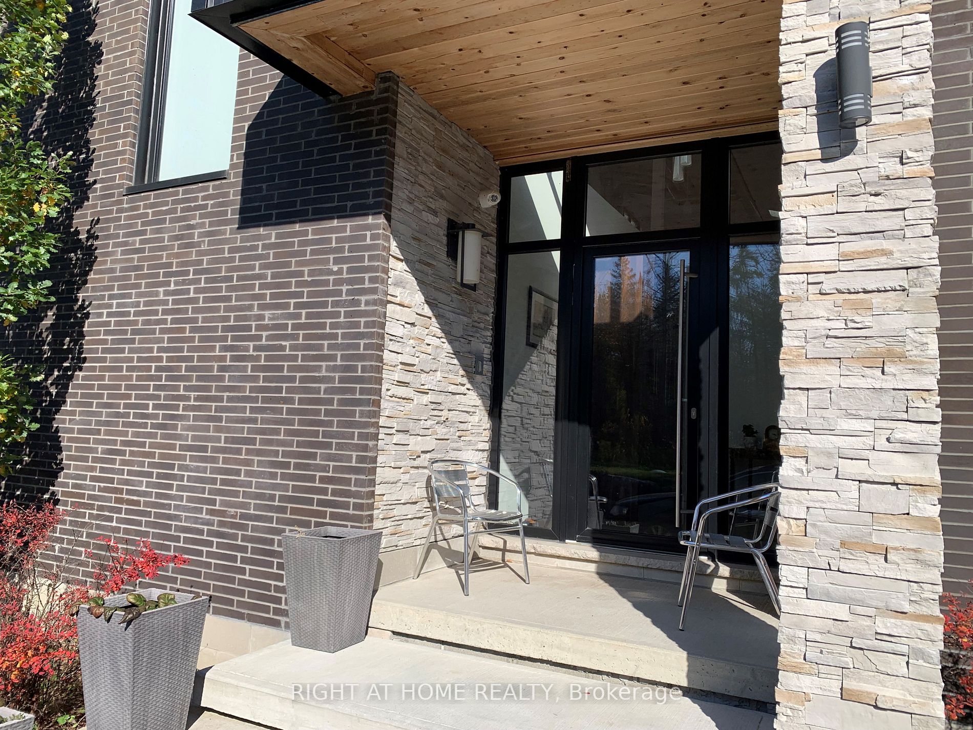 9949 Concession 3 Rd