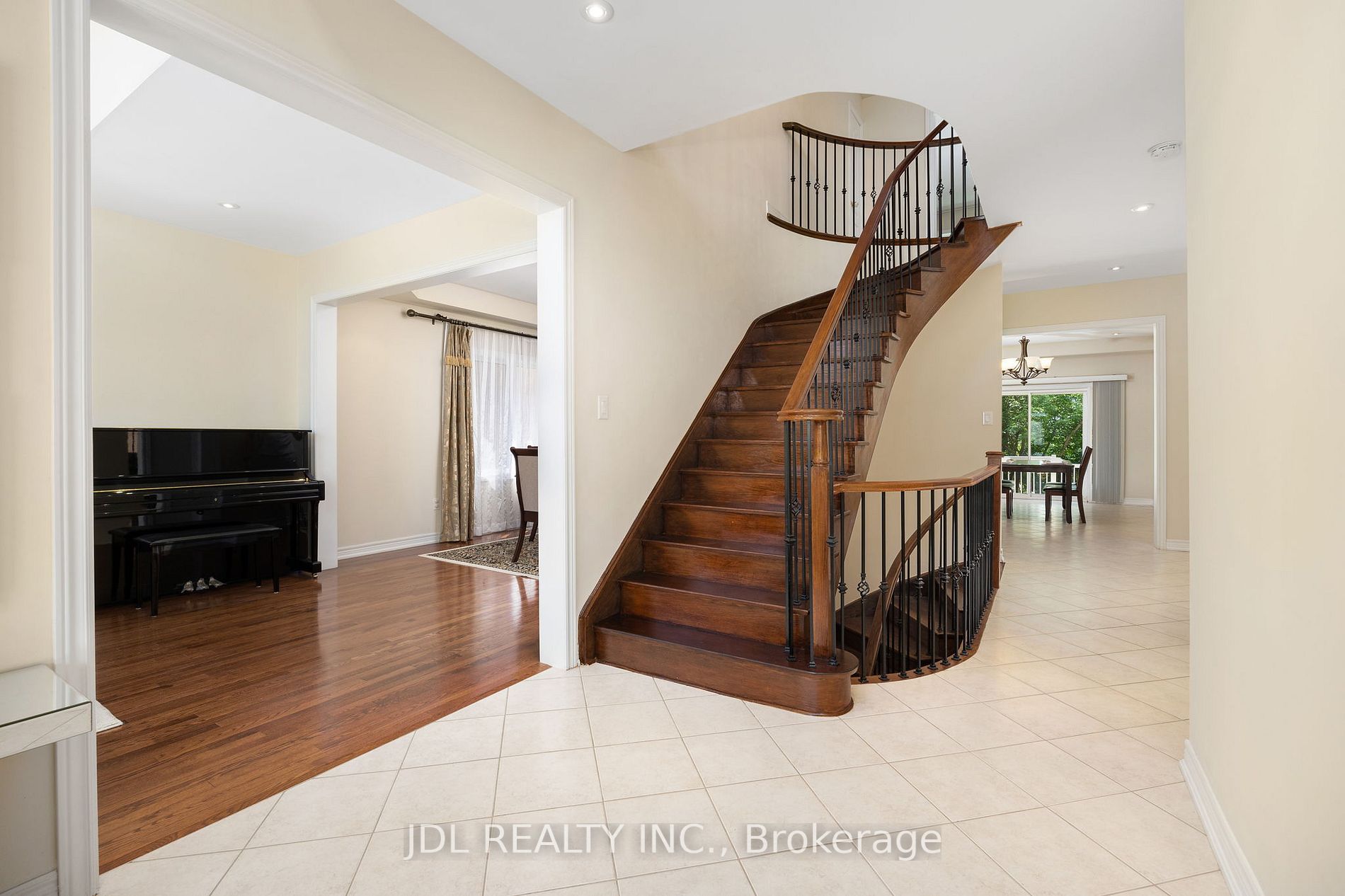 19 Princess Isabella Crt
