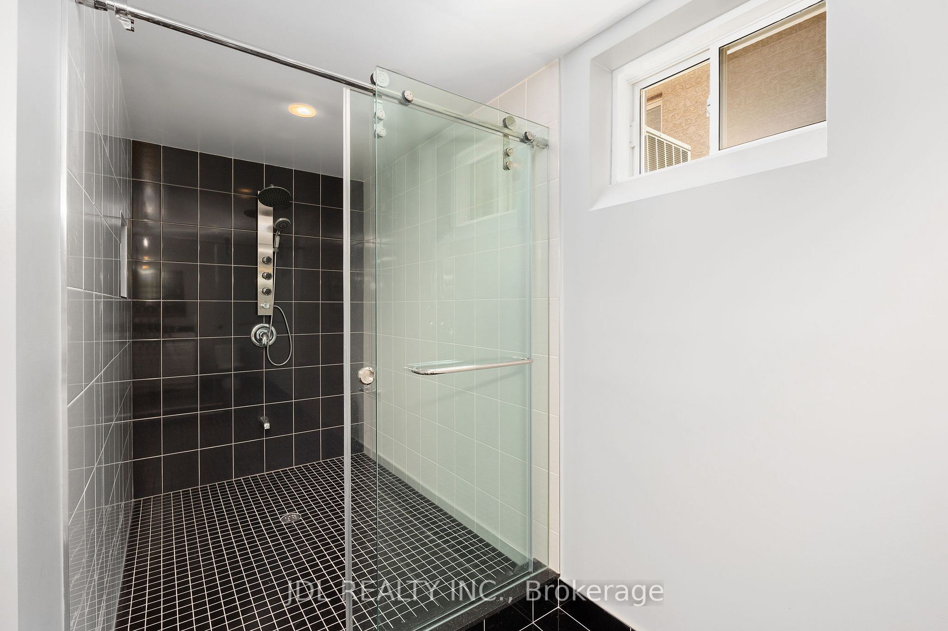 19 Princess Isabella Crt