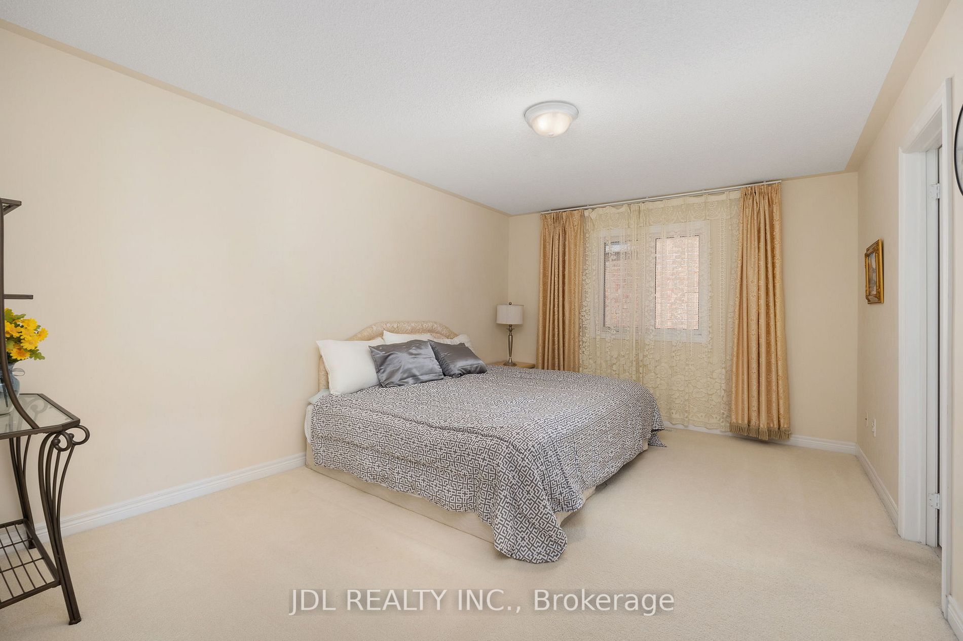 19 Princess Isabella Crt