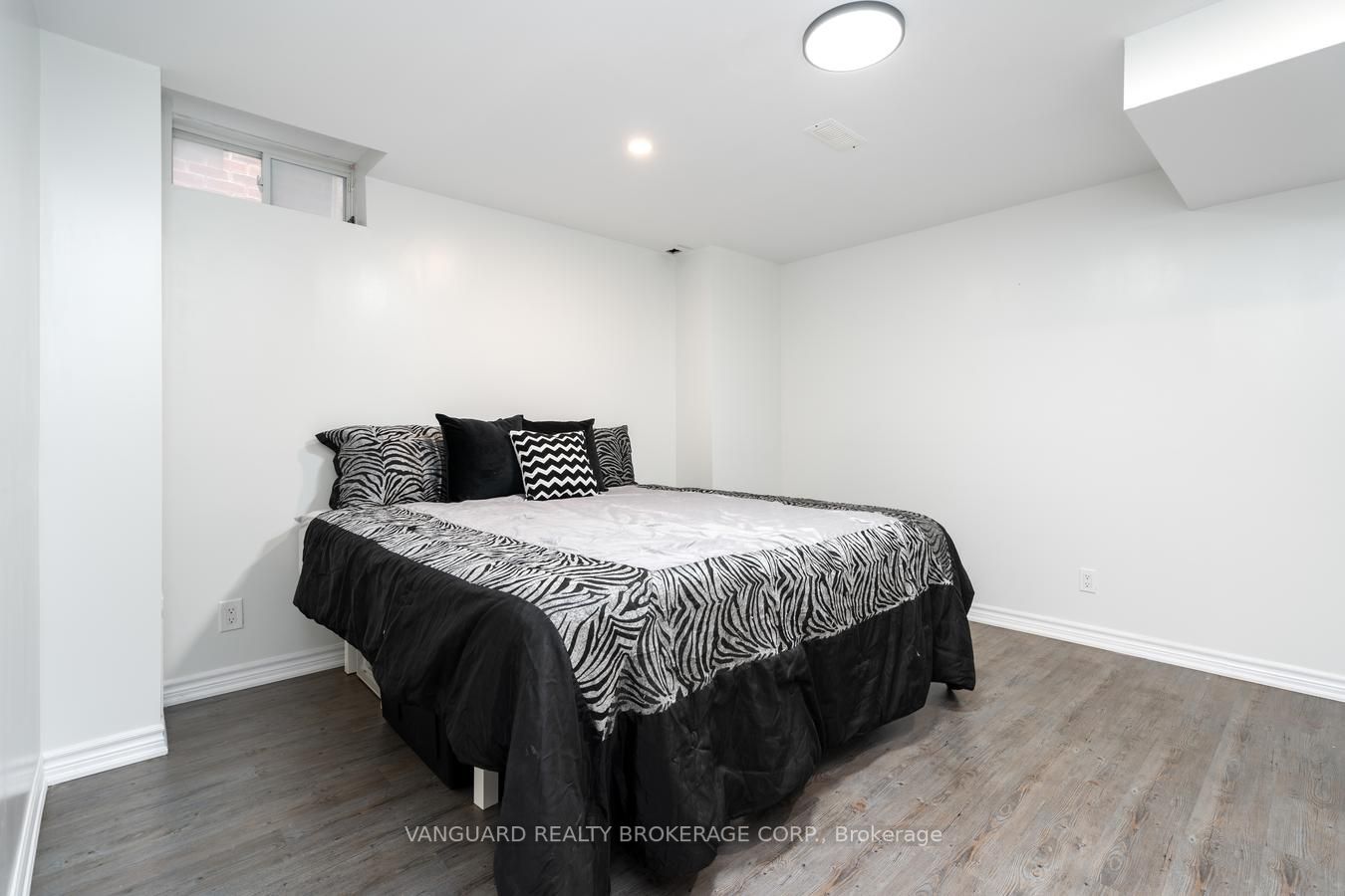 38 Dunrobin Cres