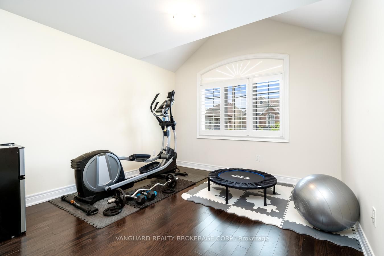 38 Dunrobin Cres