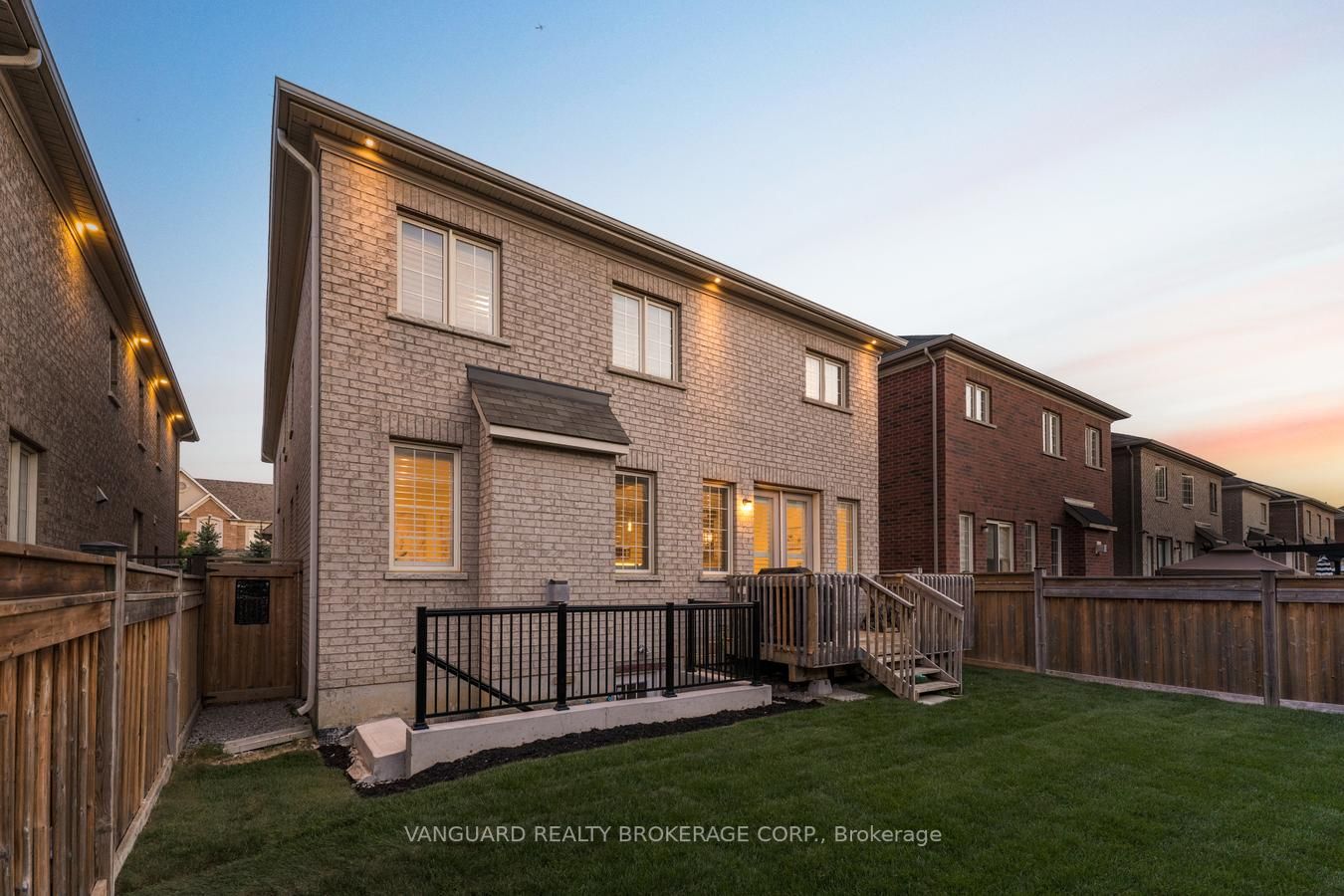38 Dunrobin Cres
