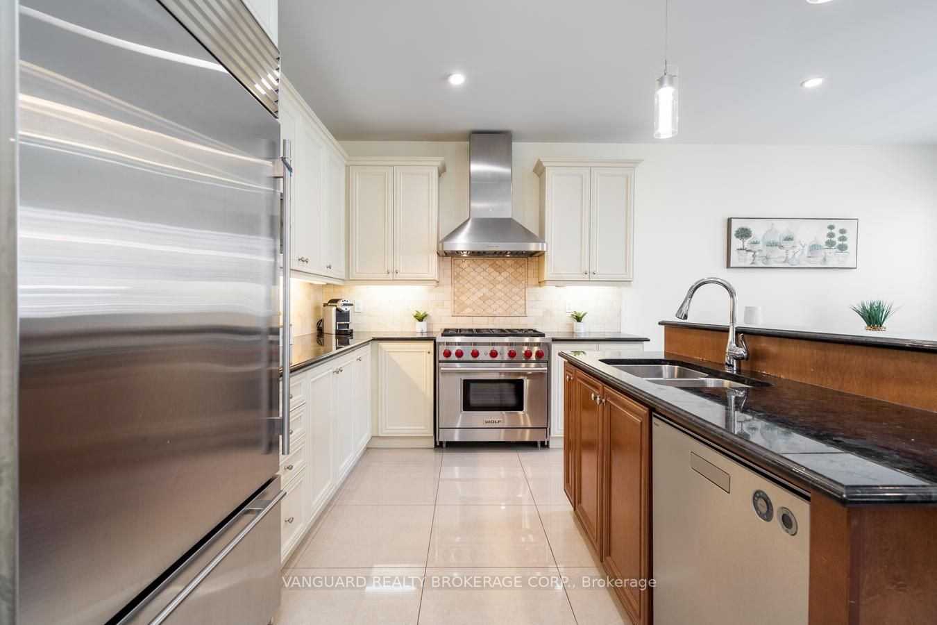 38 Dunrobin Cres