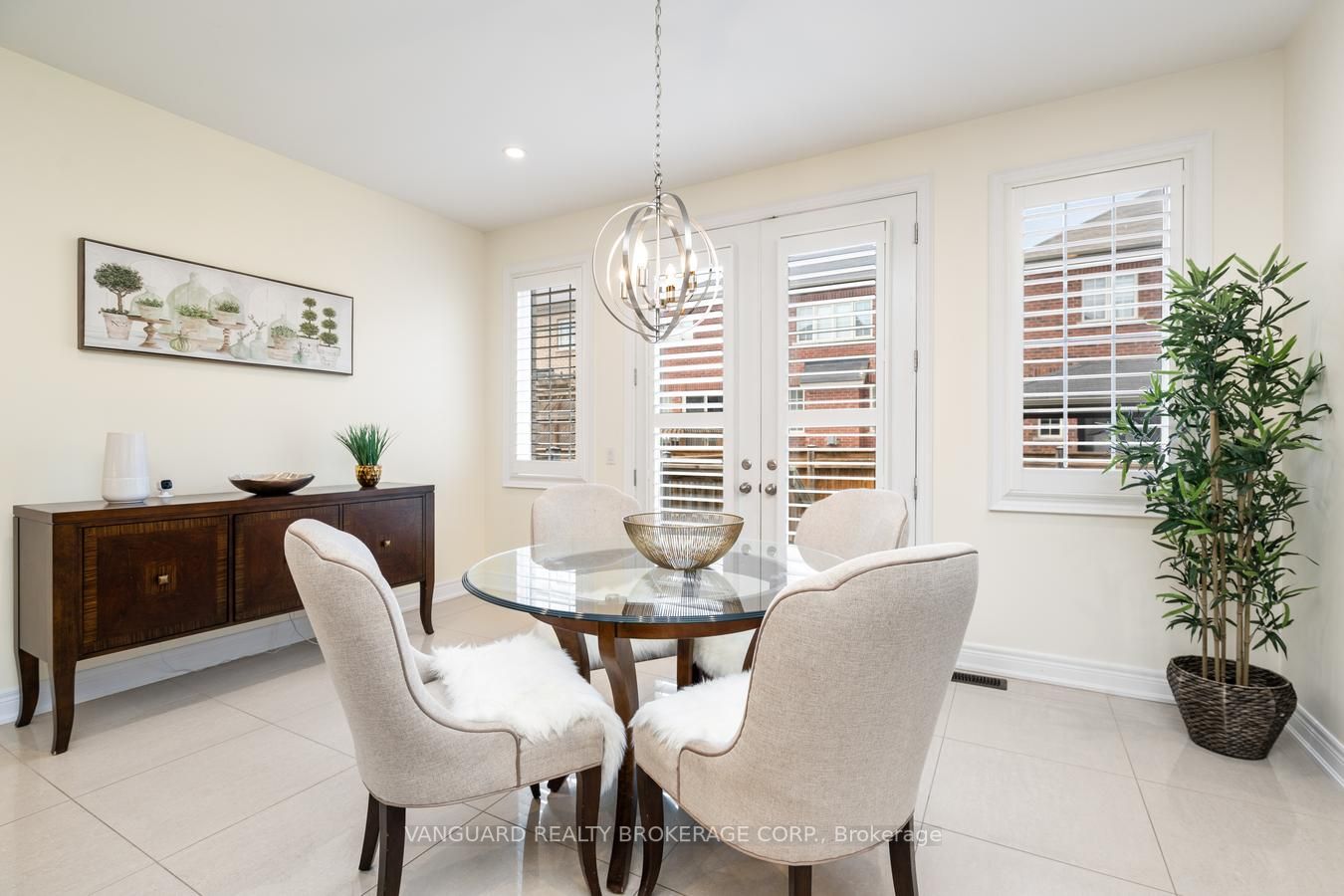 38 Dunrobin Cres