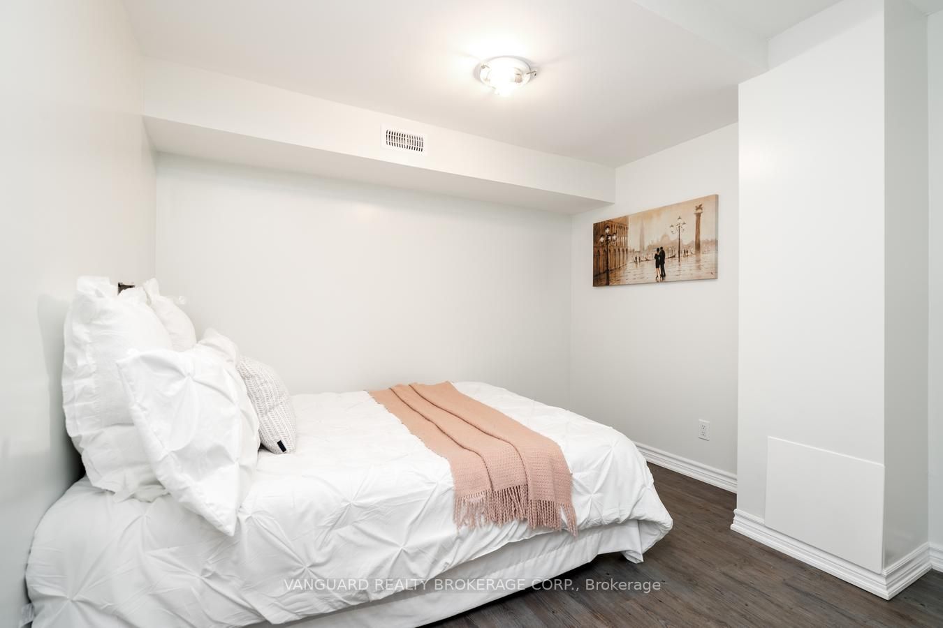 38 Dunrobin Cres