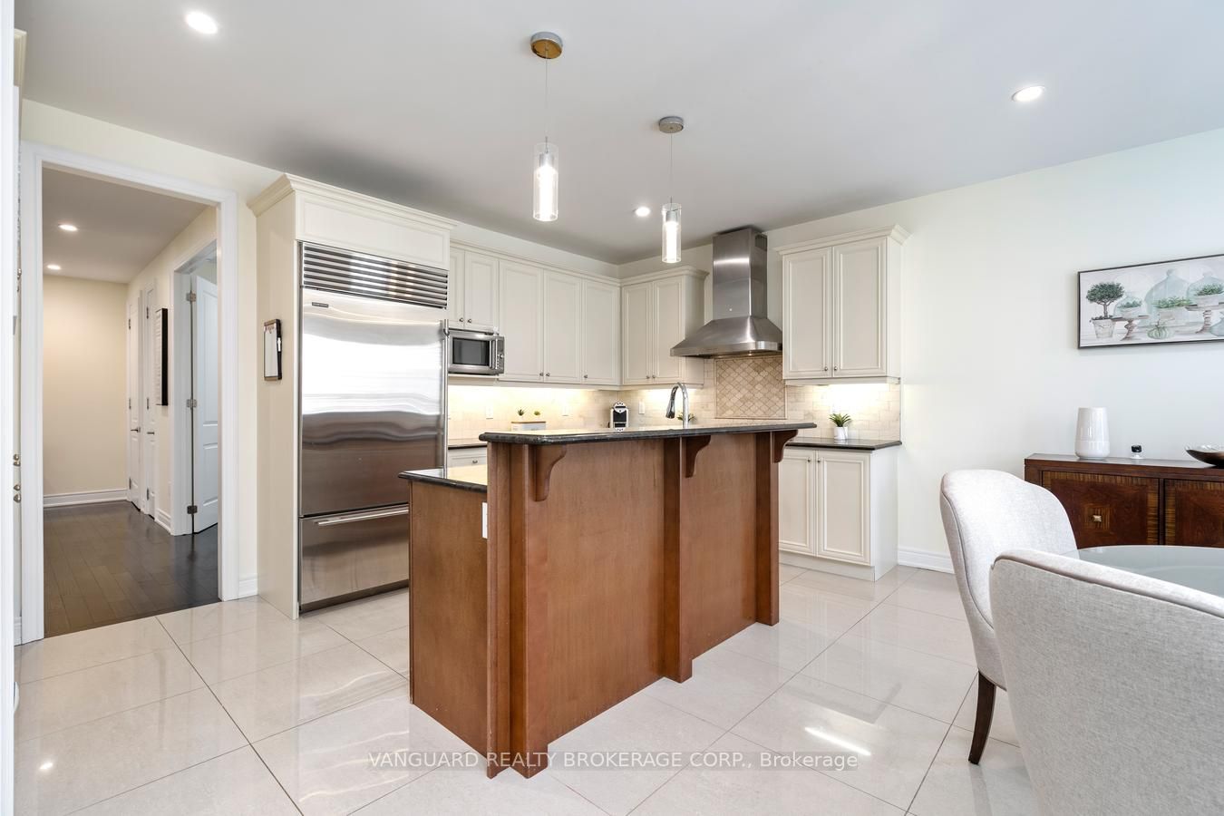 38 Dunrobin Cres