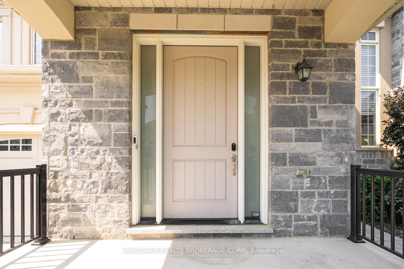 38 Dunrobin Cres