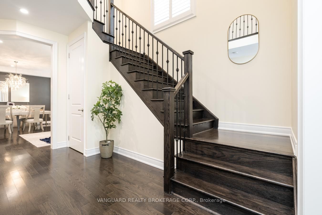 38 Dunrobin Cres