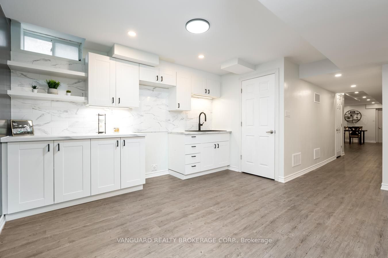 38 Dunrobin Cres