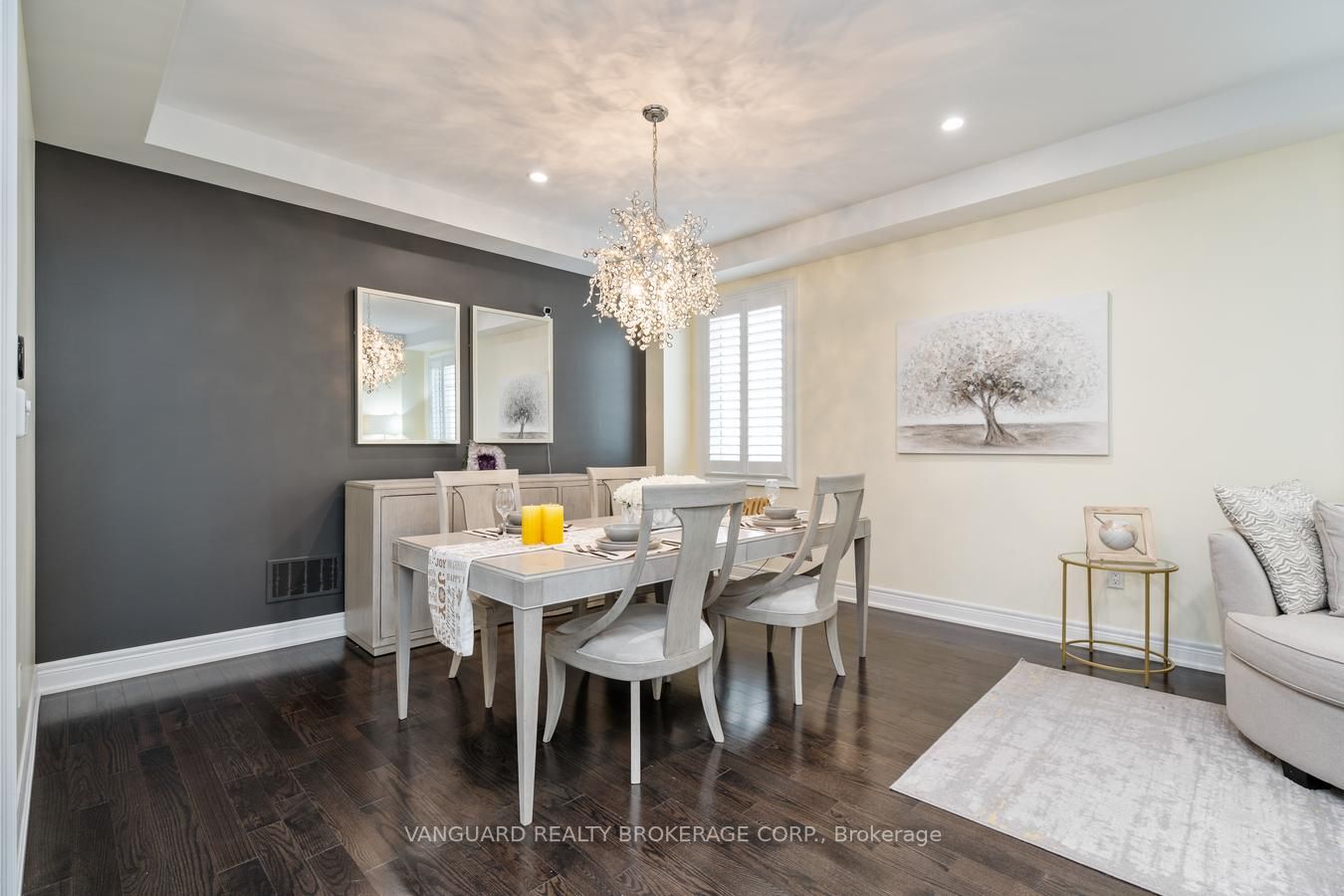 38 Dunrobin Cres