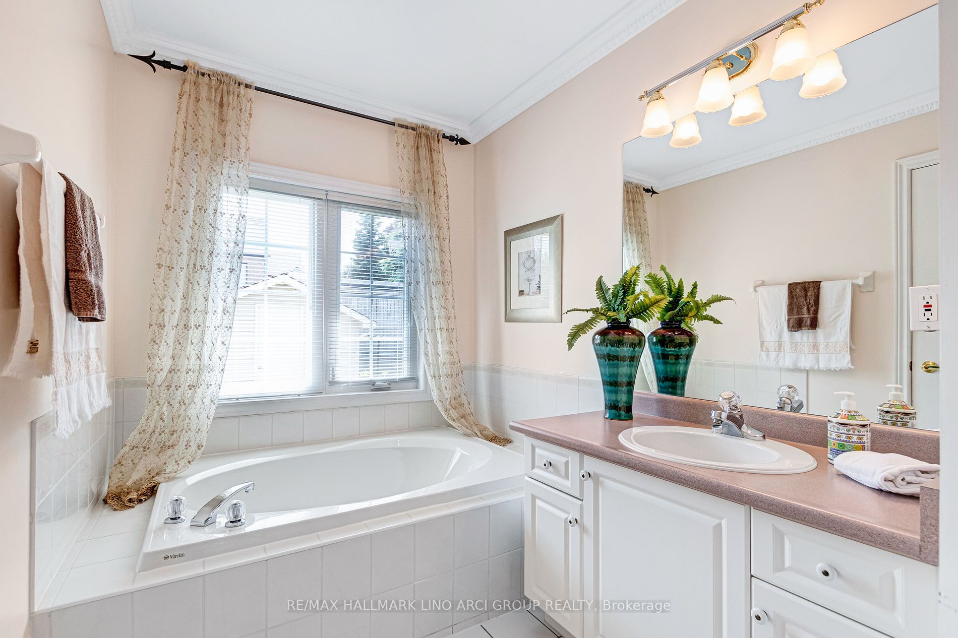 308 Roselawn Dr