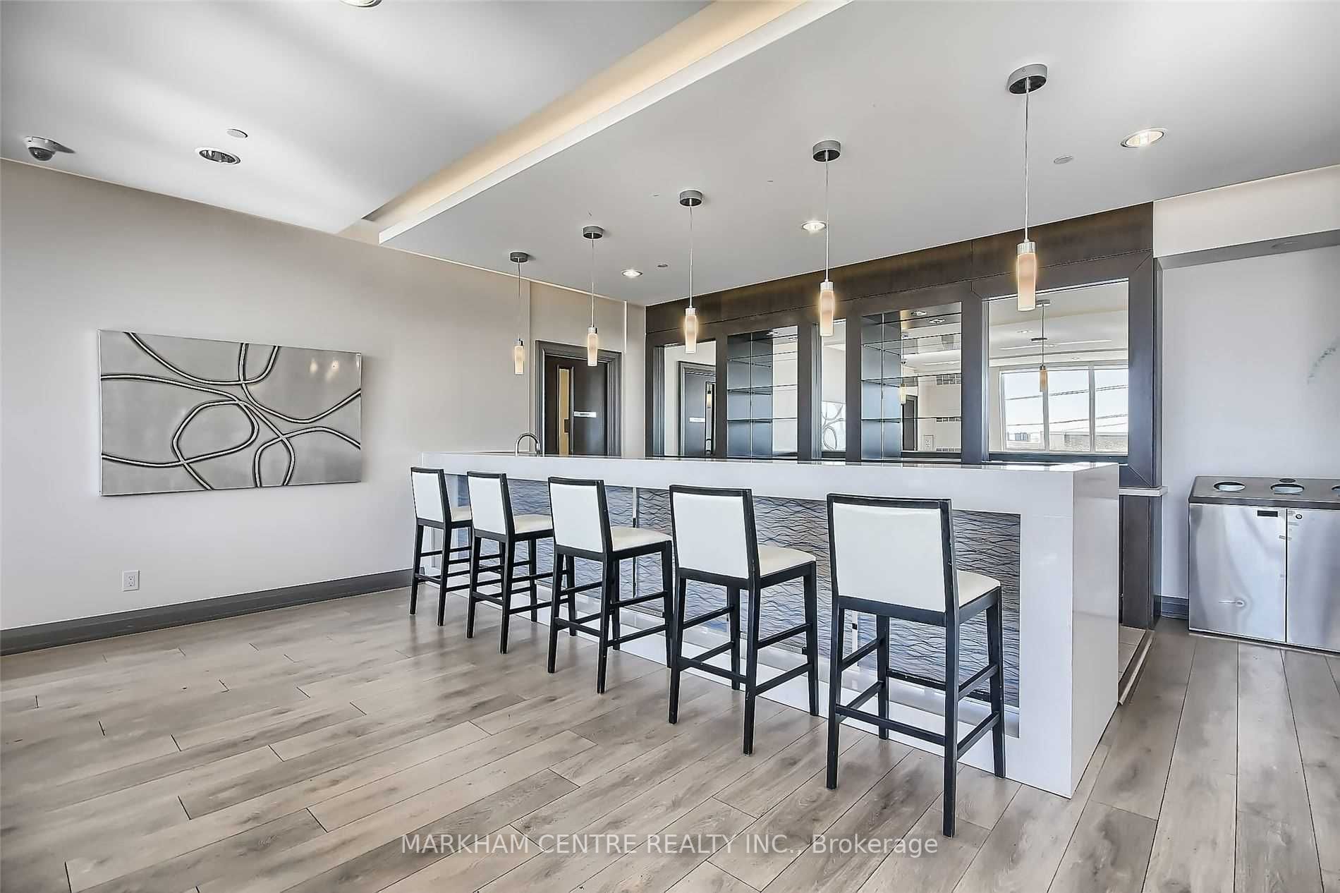 7171 Yonge St, #1805