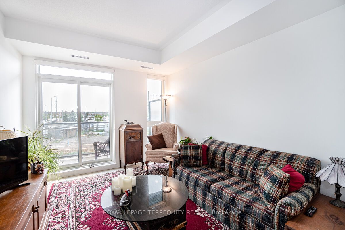 1709 Bur Oak Ave, #205