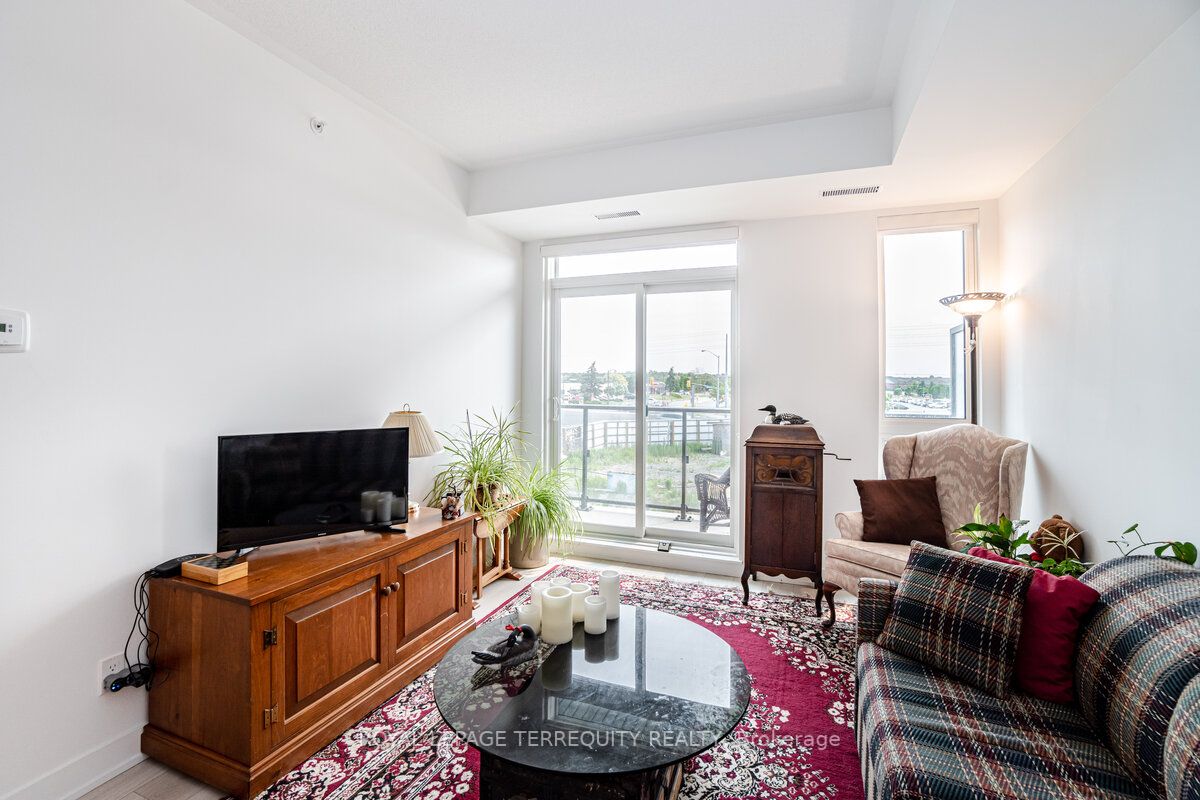 1709 Bur Oak Ave, #205