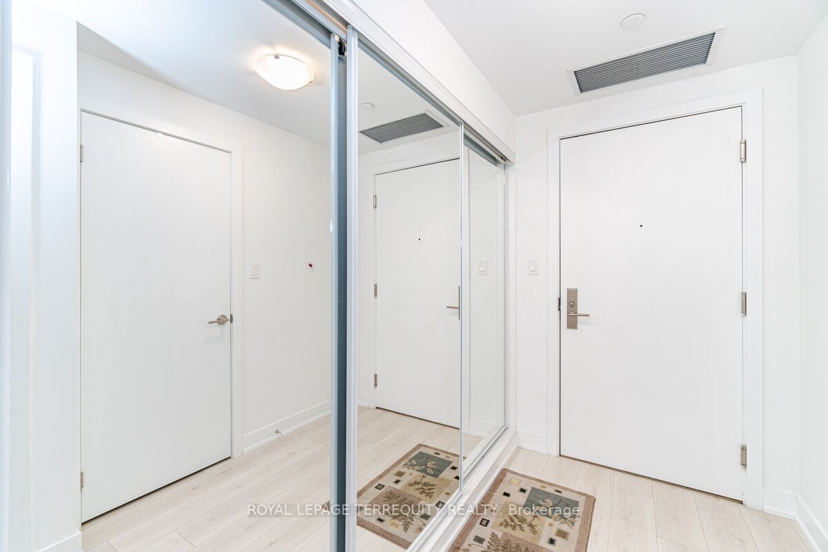 1709 Bur Oak Ave, #205