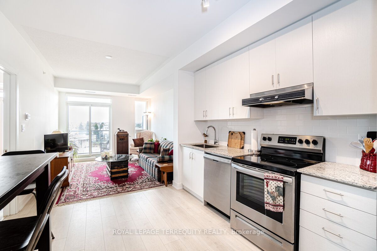 1709 Bur Oak Ave, #205