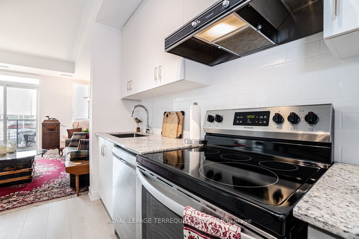 1709 Bur Oak Ave, #205