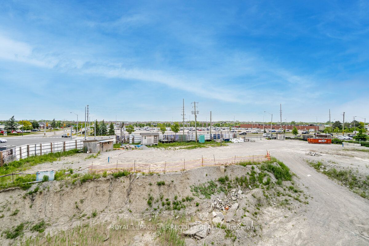 1709 Bur Oak Ave, #205