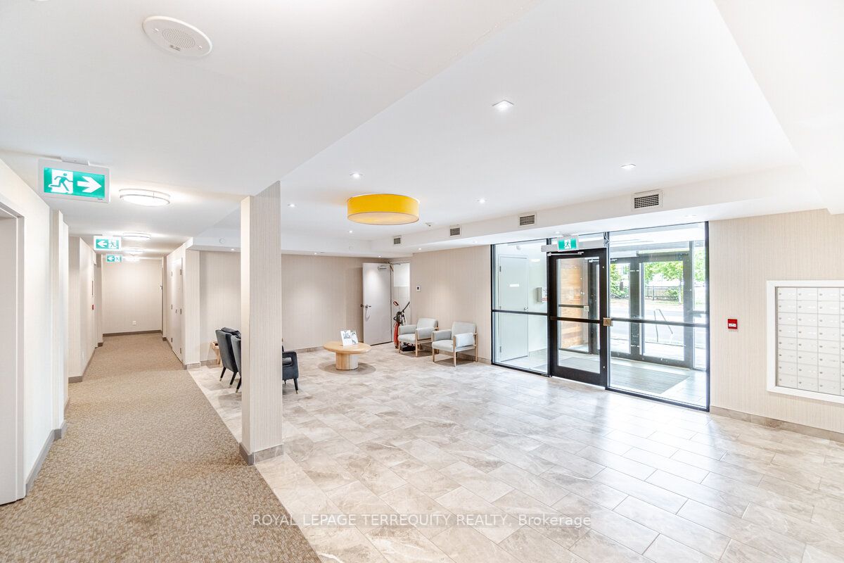 1709 Bur Oak Ave, #205