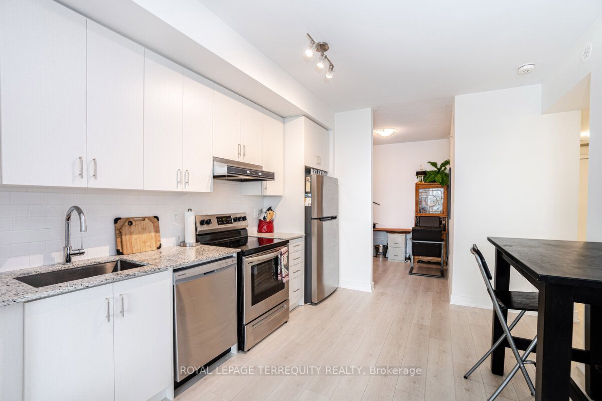 1709 Bur Oak Ave, #205