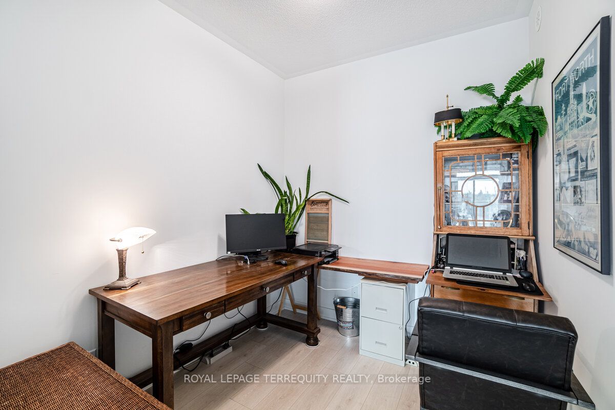 1709 Bur Oak Ave, #205