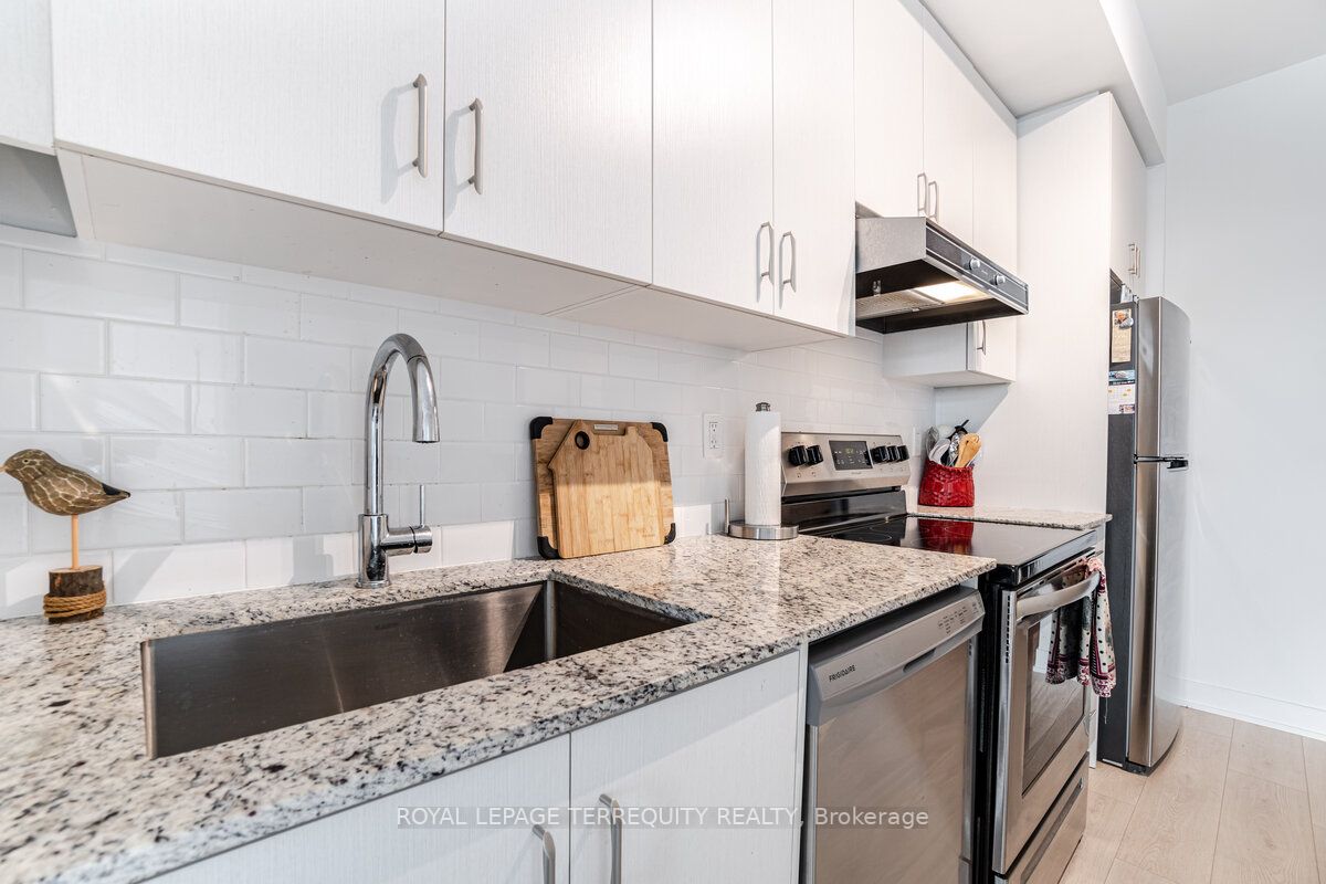 1709 Bur Oak Ave, #205