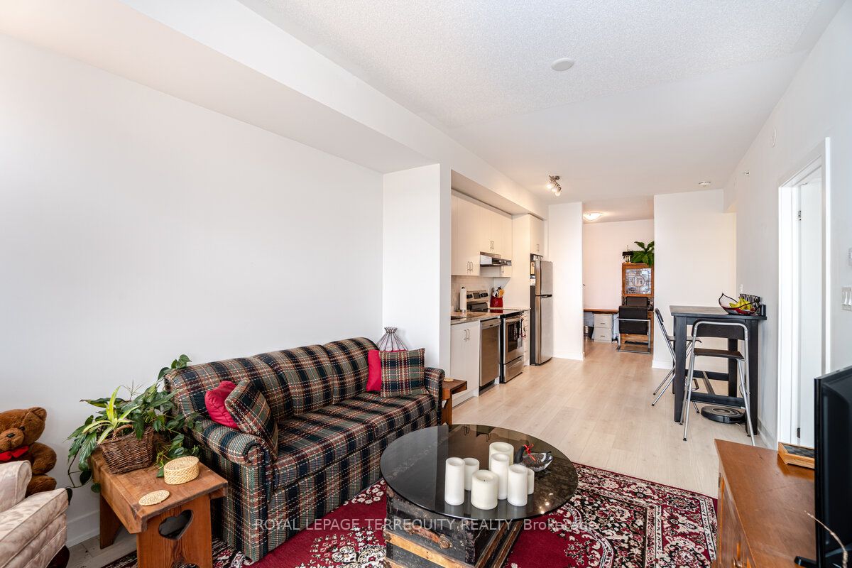 1709 Bur Oak Ave, #205