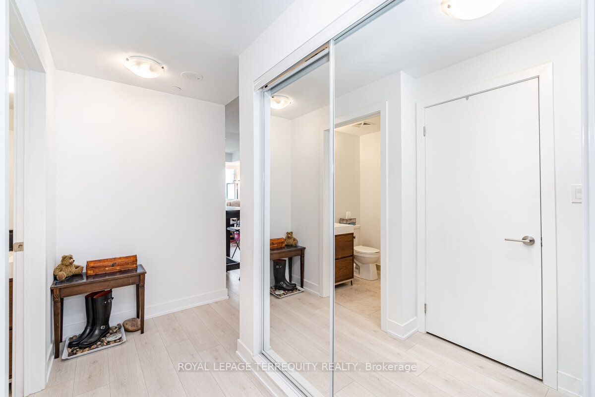 1709 Bur Oak Ave, #205