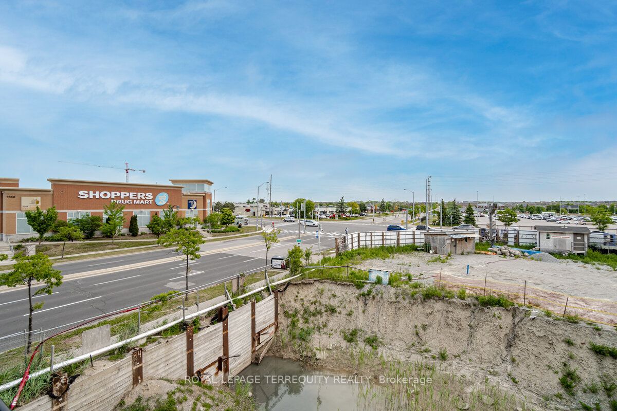 1709 Bur Oak Ave, #205